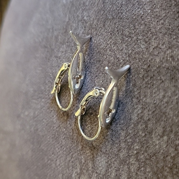 3/$30 VTG Silvertone Ichthys Cross Symbol Leverback Earrings - Picture 2 of 6